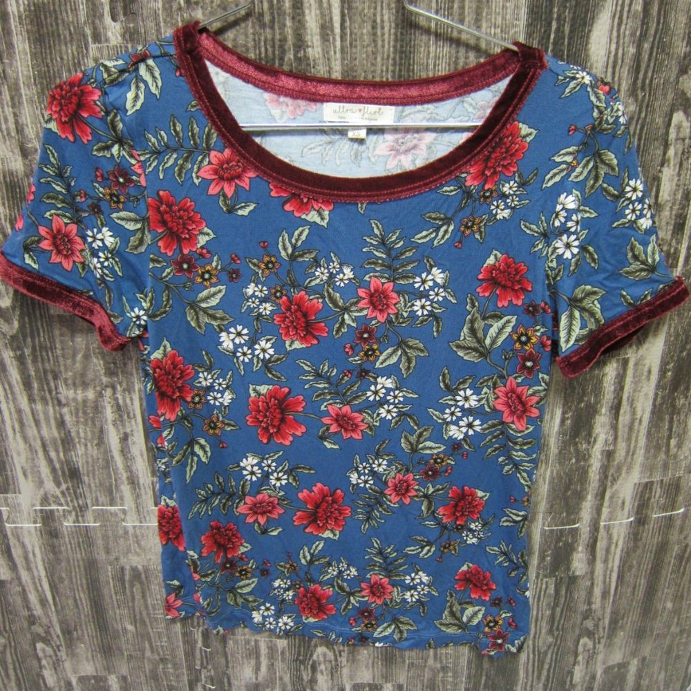NWT Ultra Flirt SS Print/Velvet Trim Women's Top